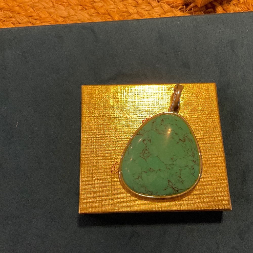 STATEMENT PENDANT